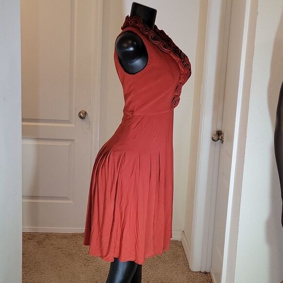 ADRIANA PAPELL PETITE V-NECK SLEEVELESS DRESS - Picture 5 of 13